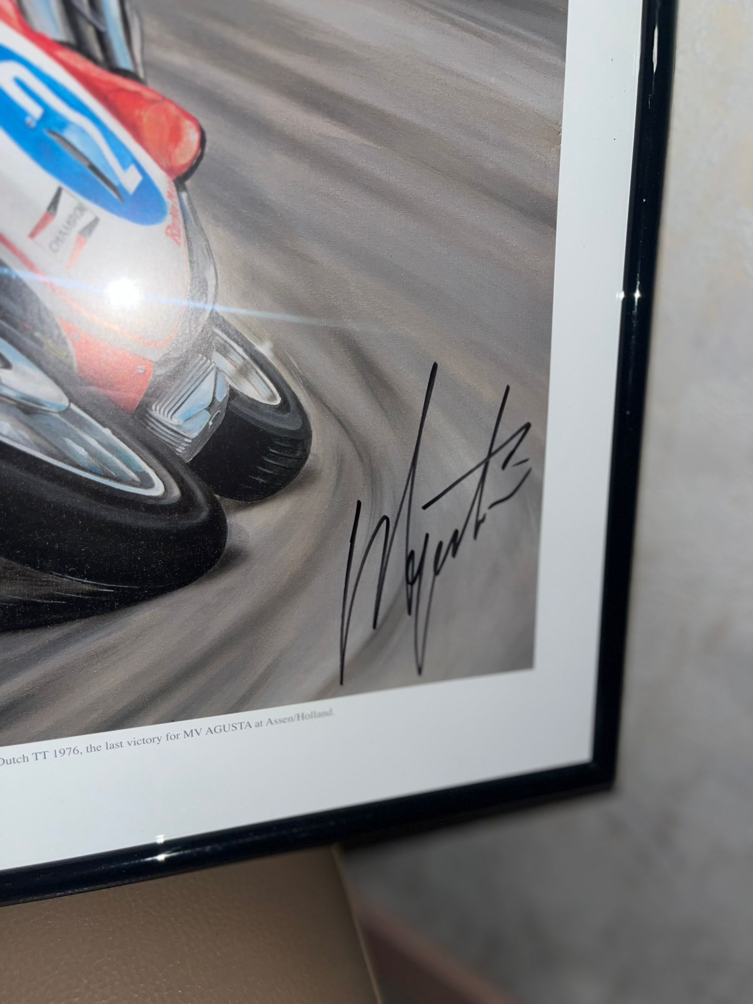 Gesigneerd Schilderij van Giacomo Agostini – MV Agusta 350cc tijdens de Dutch TT 1976 - Afbeelding 3