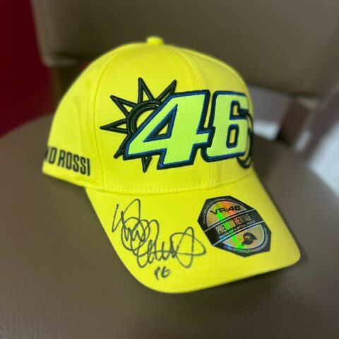 Gesigneerd Pet van Valentino Rossi – Uniek Verzamelitem!