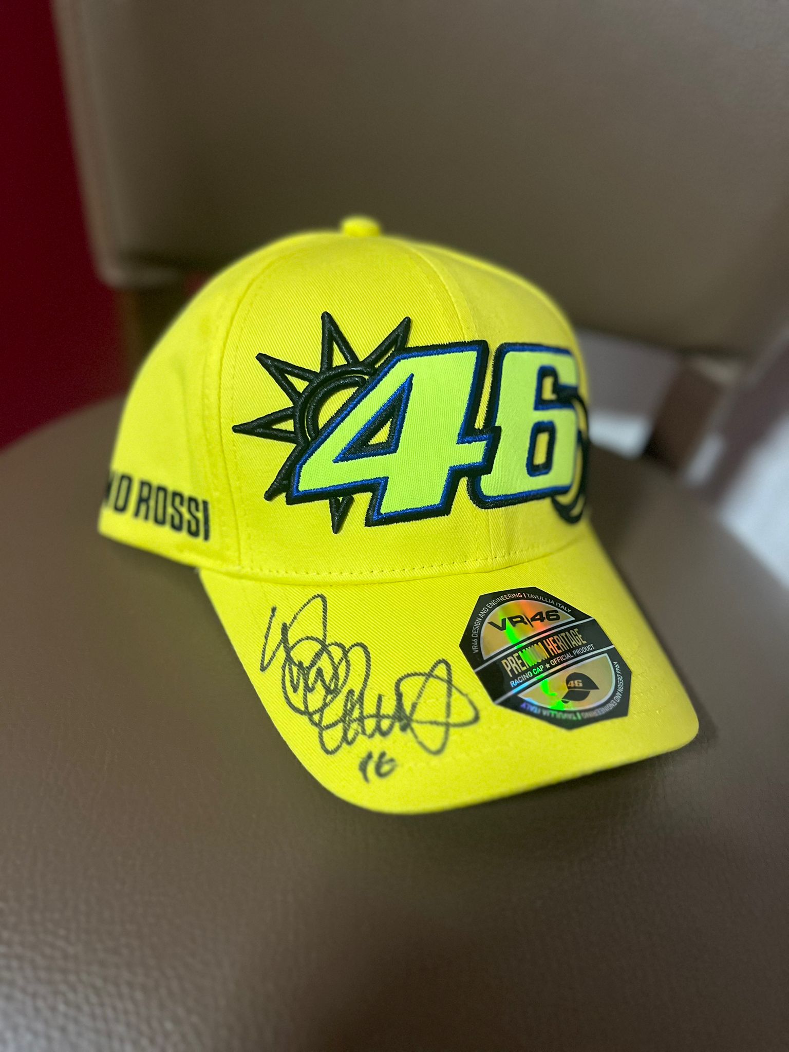 Gesigneerde Pet van Valentino Rossi – Uniek Verzamelitem!